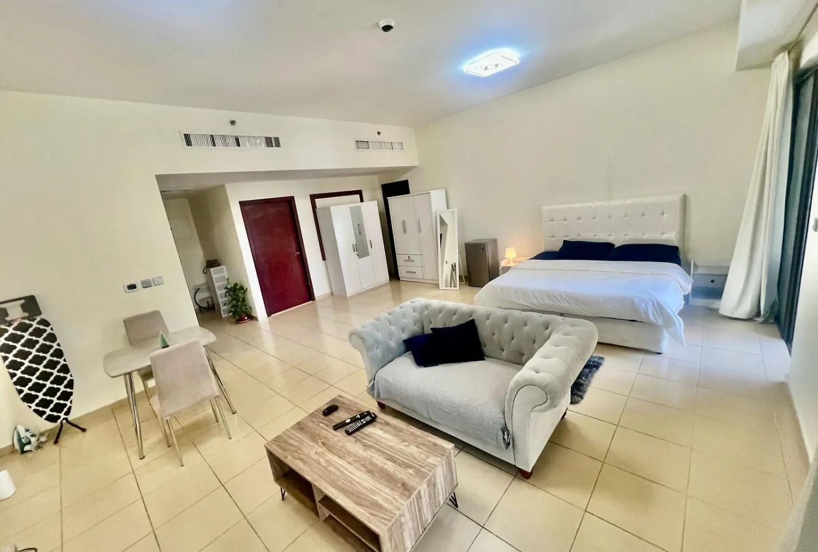 Luxury Apartment With Lake View In The Walk At Jbr!