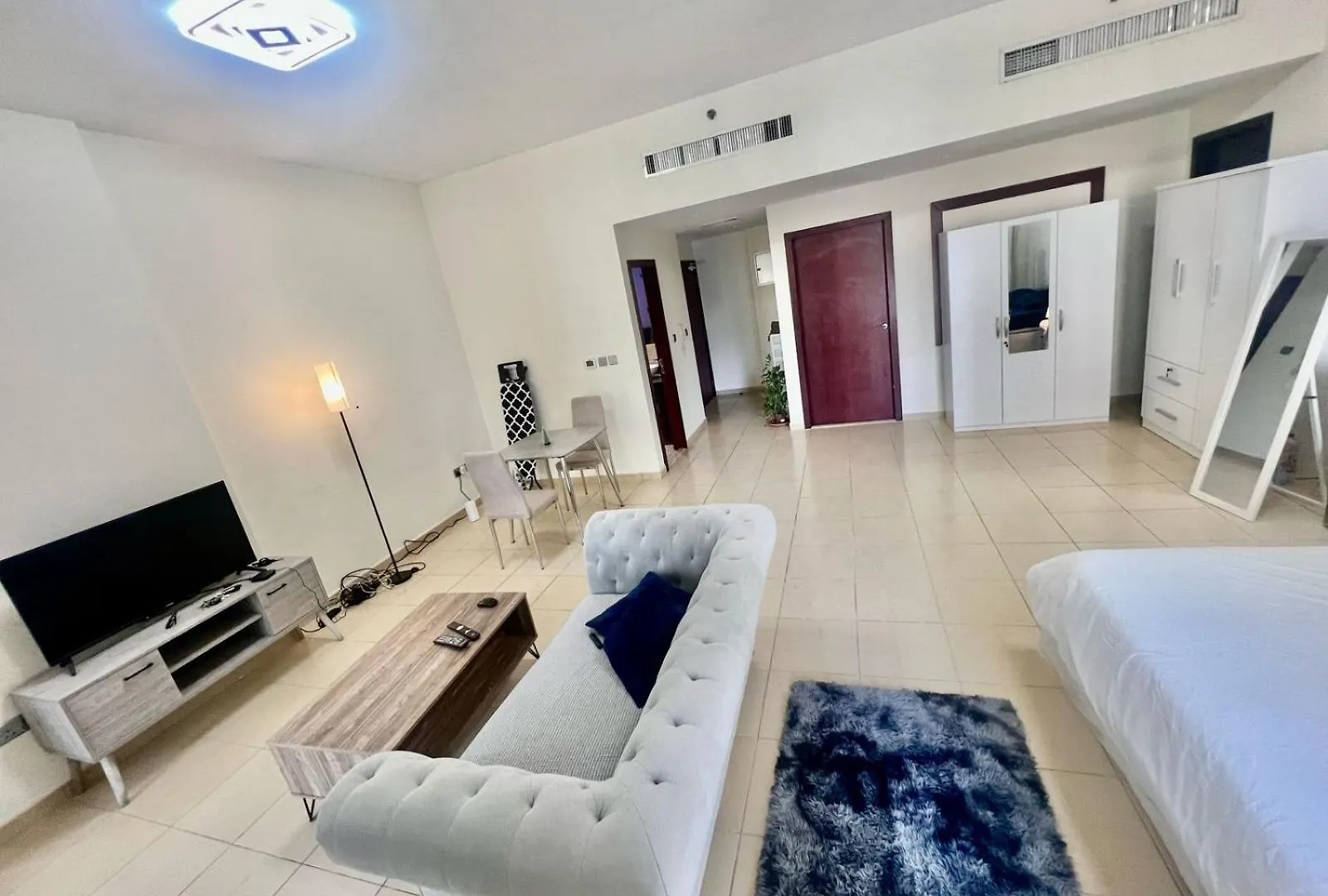 Luxury Apartment With Lake View In The Walk At Jbr!